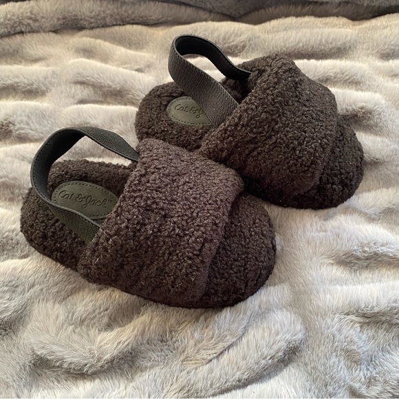 Cat & Jack Avi Single Strap Shearling Slippers - Picture 3 of 9